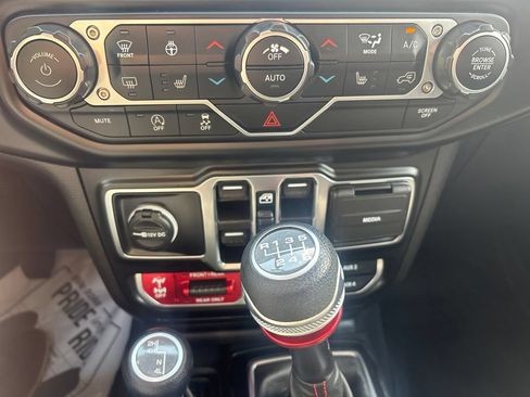 Used 2022 Jeep Wrangler Unlimited Rubicon AWD/4WD image 13