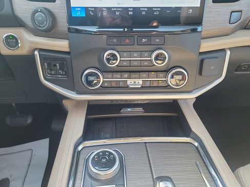 Used 2023 Ford Expedition Limited image 21