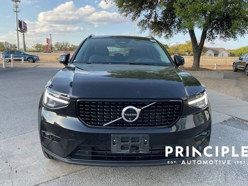Certified 2025 Volvo XC40 B5 Plus AWD/4WD image 3