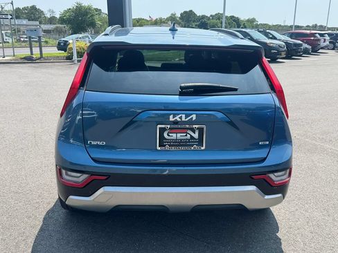 Used 2023 Kia Niro SX Touring FWD image 5