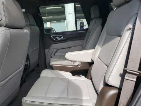 Used 2021 GMC Yukon SLT w/ SLT Premium Package image 10