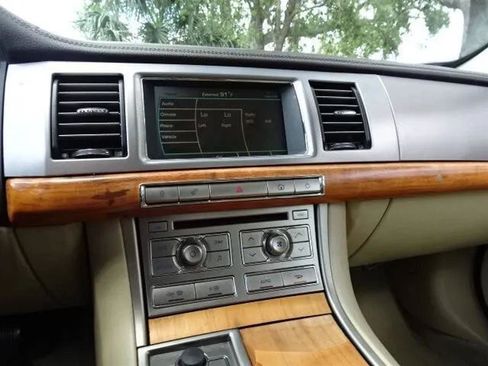 Used 2009 Jaguar XF Luxury image 30