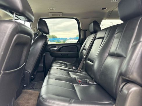 Used 2014 Chevrolet Suburban LT RWD image 12