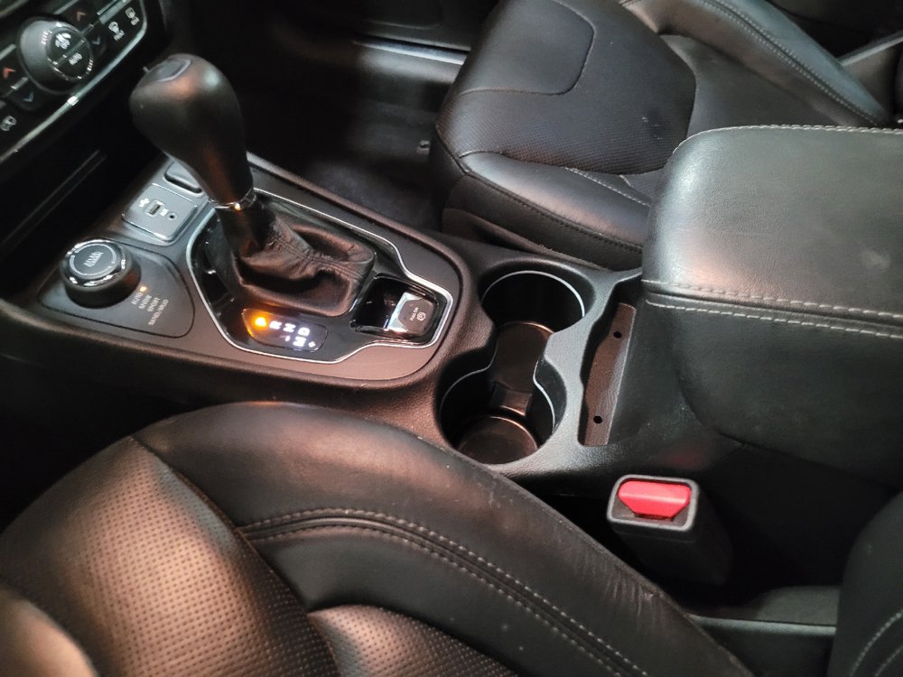 Used 2019 Jeep Cherokee Limited AWD/4WD image 26