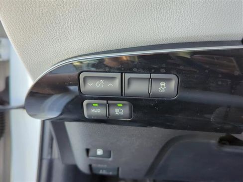 Used 2016 Toyota Prius Four image 25