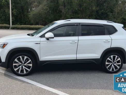 Certified 2022 Volkswagen Taos SE w/ Driver Assistance Package image 6