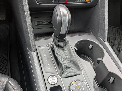 Used 2020 Volkswagen Atlas Cross Sport SE image 16