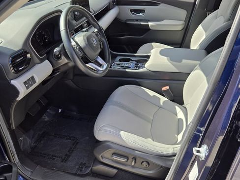 Used 2025 Honda Pilot EX-L image 11