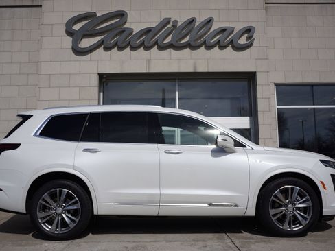 Used 2025 Cadillac XT6 Premium Luxury w/ Platinum Package image 3