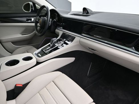 Certified 2023 Porsche Panamera Platinum Edition image 14