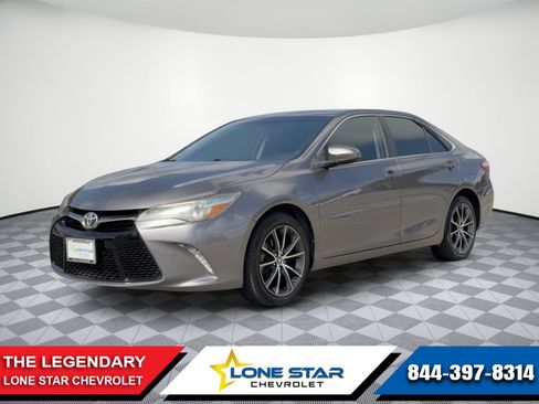 Used 2017 Toyota Camry XSE FWD image 1