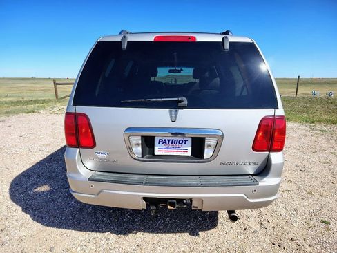 Used 2006 Lincoln Navigator Luxury AWD/4WD image 4