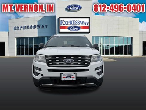 Used 2016 Ford Explorer XLT AWD/4WD image 3