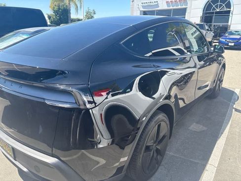 Used 2026 Tesla Model Y 2WD image 6
