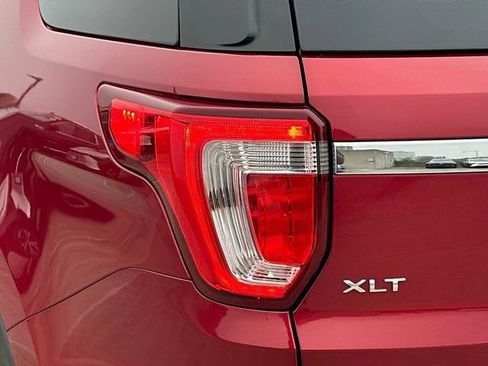 Used 2018 Ford Explorer XLT FWD image 28