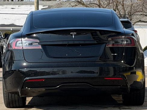 Used 2021 Tesla Model S Plaid image 9