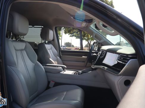 Used 2023 Jeep Wagoneer Series III w/ Convenience Group I RWD image 30