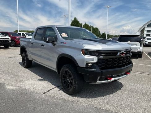 Used 2022 Chevrolet Silverado 1500 ZR2 w/ Technology Package AWD/4WD image 3