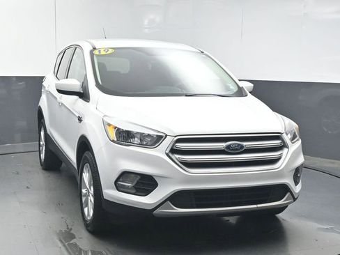 Used 2019 Ford Escape SE image 2