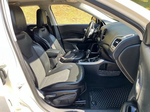 Used 2019 Jeep Compass Latitude w/ Popular Equipment Group AWD/4WD image 38