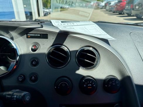 Used 2009 Pontiac Solstice GXP w/ Premium Package RWD image 37