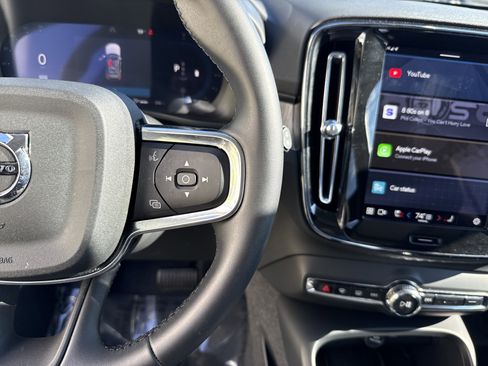 Used 2025 Volvo XC40 B5 Core image 20