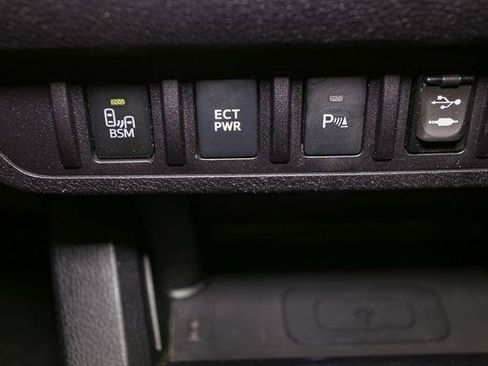 Used 2017 Toyota Tacoma Limited image 36