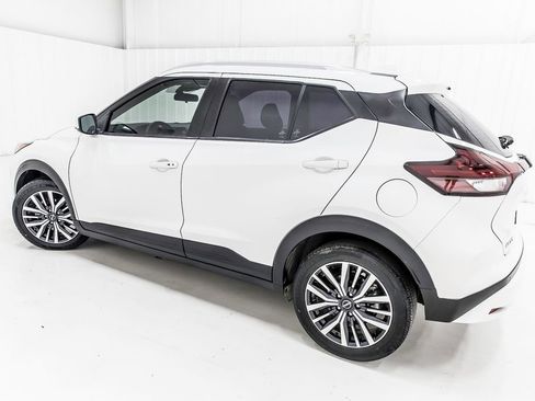 Used 2023 Nissan Kicks SV FWD image 4
