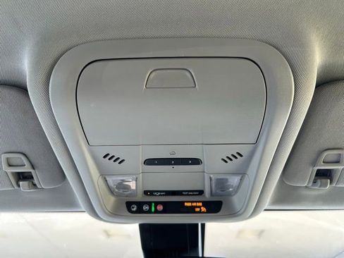 Used 2024 GMC Terrain SLT image 30