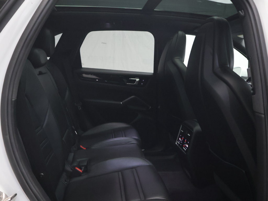 Used 2023 Porsche Cayenne w/ Assistance Package AWD/4WD image 12