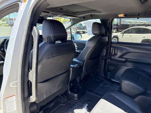 Used 2022 Toyota Sienna XSE w/ XSE Plus Package AWD/4WD image 14