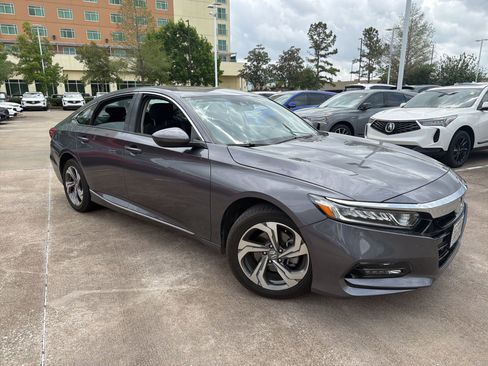 Used 2018 Honda Accord EX image 3