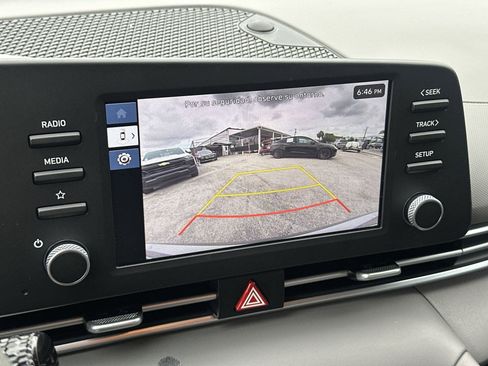 Used 2025 Hyundai Elantra SE FWD image 21