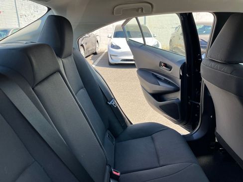 Used 2025 Toyota Corolla LE image 36