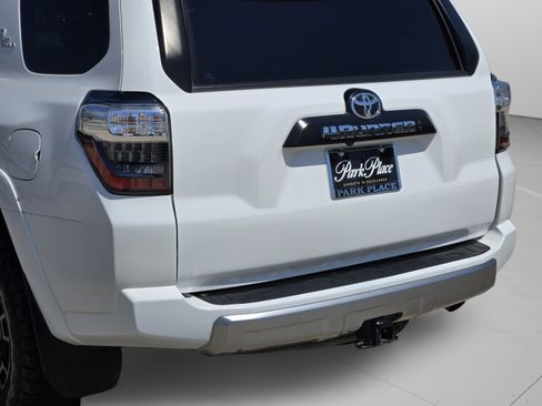 Used 2022 Toyota 4Runner TRD Off-Road AWD/4WD image 38