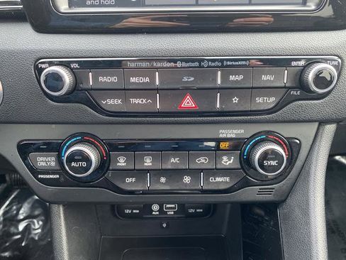 Certified 2019 Kia Niro Touring image 21