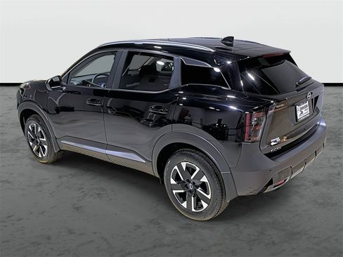New 2026 Nissan Kicks SV w/ SV Premium Package image 2