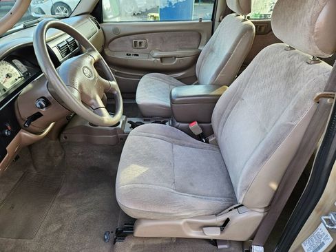 Used 2004 Toyota Tacoma PreRunner image 11