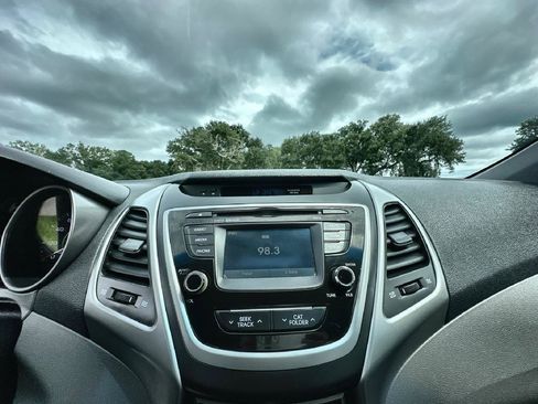 Used 2016 Hyundai Elantra SE w/ Option Group 02 image 25