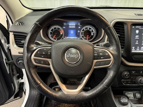 Used 2017 Jeep Cherokee Limited image 28