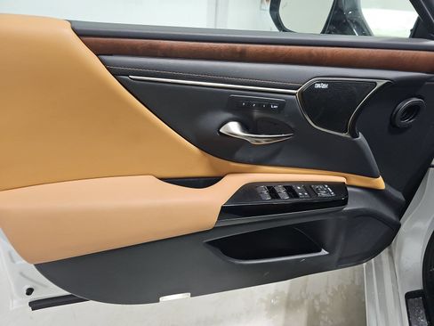 Used 2024 Lexus ES 350 Ultra Luxury image 10