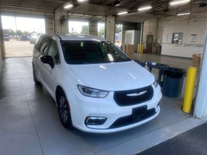 Used 2024 Chrysler Pacifica Limited
