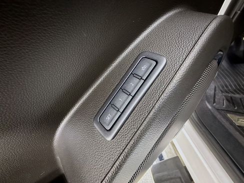 Used 2019 Chevrolet Tahoe LT w/ LT Signature Package image 35