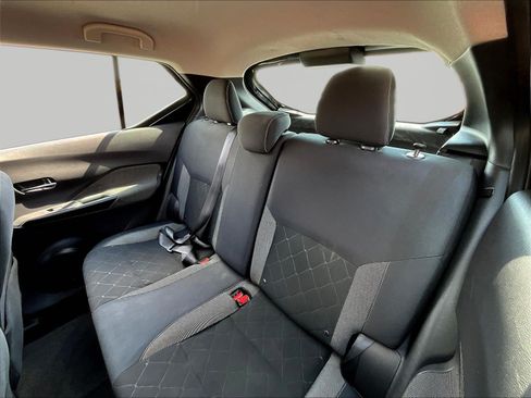 Used 2018 Nissan Kicks SV FWD image 21