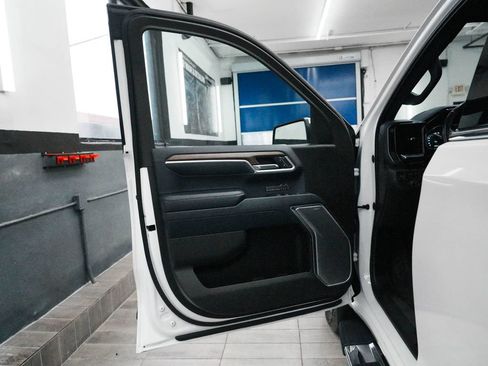 Used 2022 Chevrolet Silverado 1500 High Country image 9