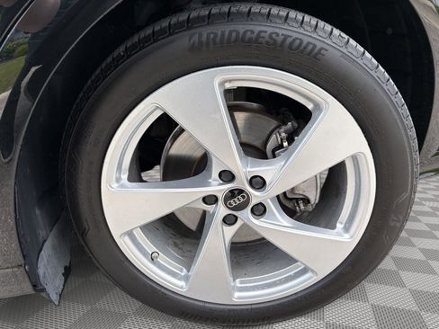 Certified 2025 Audi Q5 Prestige w/ 20" Wheel Package AWD/4WD image 9