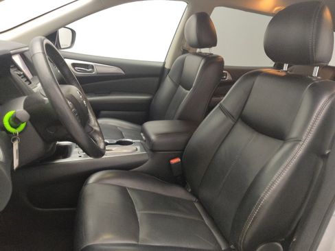 Used 2020 Nissan Pathfinder SL image 17