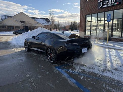 Used 2017 Chevrolet Camaro SS image 8