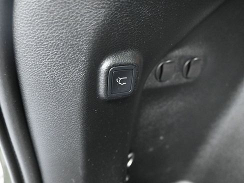 Used 2020 Jeep Cherokee Limited AWD/4WD image 17