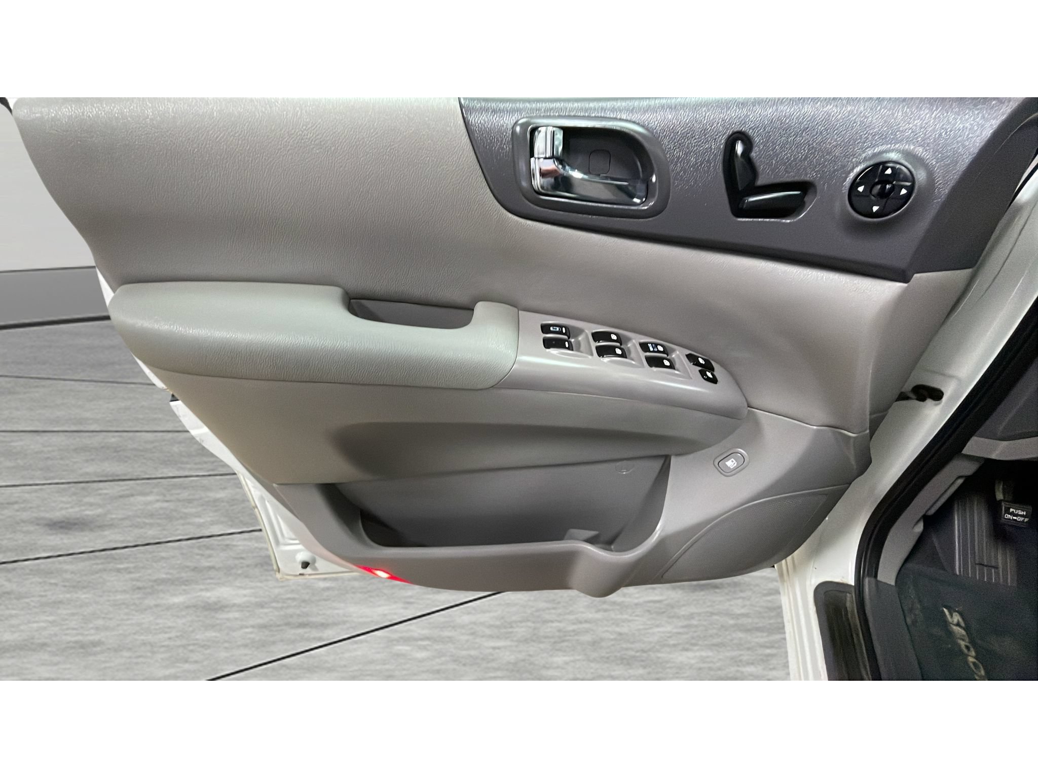 Used 2012 Kia Sedona EX FWD image 10